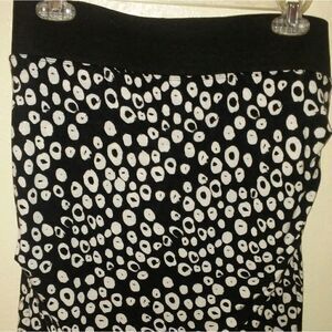 Sofia Vergara black and white mini skirt